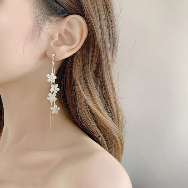 タッ プチプラジュエリー 韓国アクセサリー ぶら下がり 痛くないロングピアス おしゃれイヤリング ノンホール フラワーモチーフ