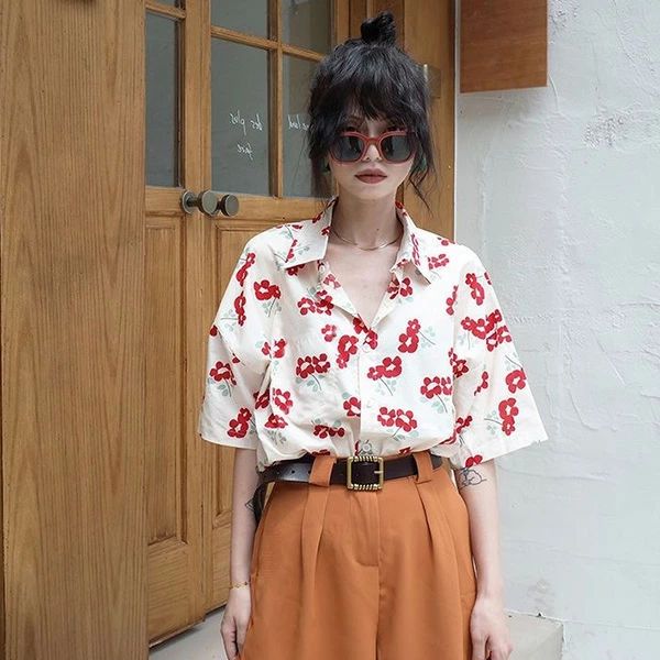 柄シャツ 花柄 花 赤 レッド フラワー フローラル ボタニカル 北欧 ポップ かわいい 白 ホワイト半袖 半袖シャツ オーバーサイズ 衣装 韓国 大きいサイズ 個性的 春服 夏服 oneofthem-10095997 ワンオブゼムマート サンプル画像3
