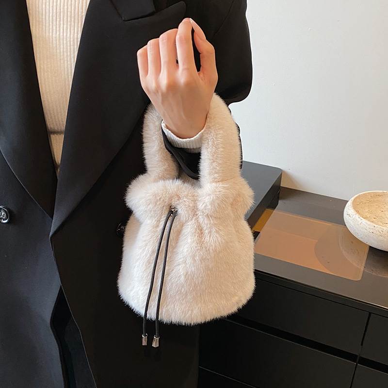Rakuten - バッグ バック カバン かばん 鞄 bag レディース エコファーポシェット ショルダーバッグ 手提げ 手さげ 斜め掛け 斜めがけ 肩が
