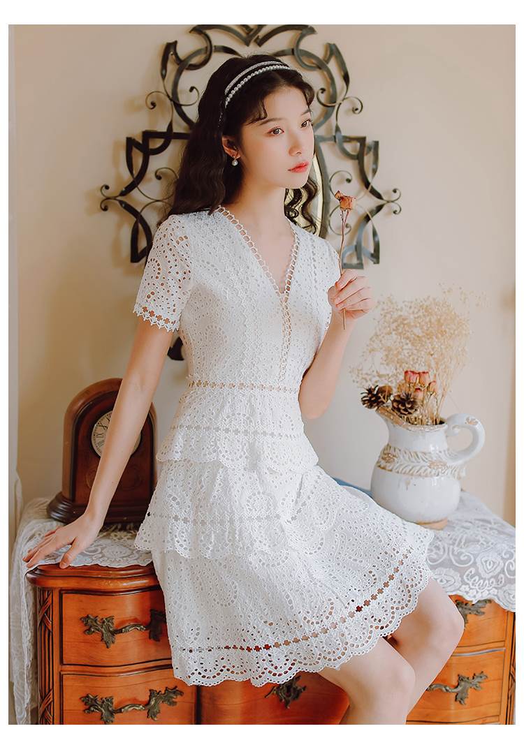 Rakuten - ワンピース Vネック パンチングレース Aライン ティアード 膝上 ミニ ミディ丈 半袖 ウエスト切り替え スカラップ 透かしレース