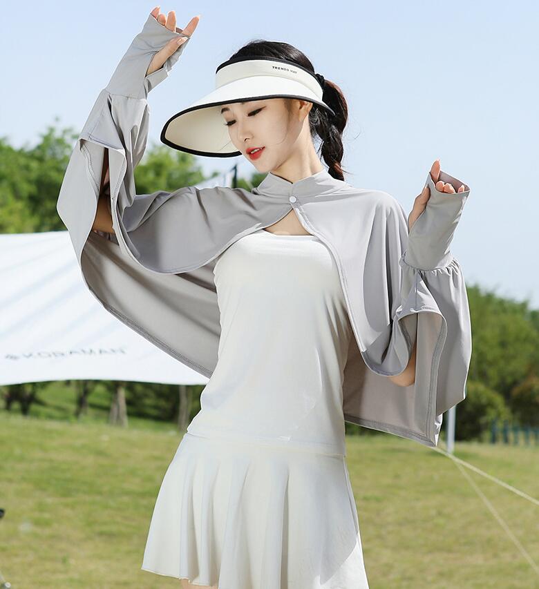 【商品情報】 ・サイズ: フリーサイズ ・商品内容:トップス ・生産国:中国 商品について： ※サイズ表記は目安です。若干の誤差がある場合がございます。 ※この商品は少々、染料のニオイや色落ちがある場合がございます。 身体に害のあるものではありませんので、ご安心くださいませ。 ※色落ちに関しましては、濃い色の物と摩擦をなるべく避けて頂き、お洗濯の際には必ず単品洗いをお願いいたします。 ※製造中（縫製、染色など）により商品において色味や柄、サイズに若干の誤差や、生地を織る際に糸の継ぎ目や多少のほつれ等が生じる場合がございますが、品質上の問題ではございませんのでご了承の上お買い求めくださいませ。 ※手作り商品でございますから、画像と若干異なる場合も御座います。 ※モデルに使用している小物、アクセサリ等は商品内容に含まれません。 ※発送上の状態によって商品がシワになる場合がございます。予めご了承くださいませ。 メールについて： ※メール返信とご注文対応は、平日10：00〜18：00頃に対応しております。 ※携帯メールでの登録は迷惑メールによりメールが届かない場合がございます。