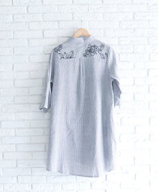 【再入荷♪10月31日12時&22時より】「french」アートな花刺繍のストライプシャツ(メール便不可)