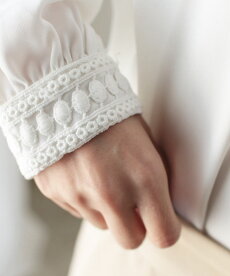 ▼▼(ホワイト)「frenchpave」肩を飾る魅力的レースのブラウストップス1月11日22時販売新作