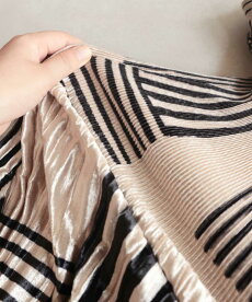 ▼▼(S~L対応)(ベージュ)「frenchpave」趣きある線画アコーディオンプリーツロングワンピース9月26日22時販売新作