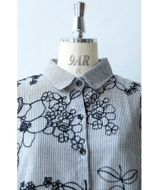 (S〜M対応)「FRENCHPAVE」花刺繍アートを描いたストライプロングシャツトップス(メール便不可)