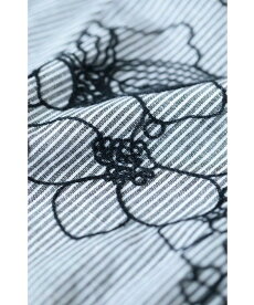 (S〜M対応)「FRENCHPAVE」花刺繍アートを描いたストライプロングシャツトップス(メール便不可)