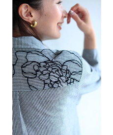 (S〜M対応)「FRENCHPAVE」花刺繍アートを描いたストライプロングシャツトップス(メール便不可)