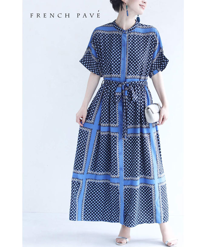 【再入荷♪2/2 12時&20時】（S~L対応）（ウエストリボン付）ふわりとエレガントなヴィンテージ風スカーフ柄ロングワンピースのサムネイル
