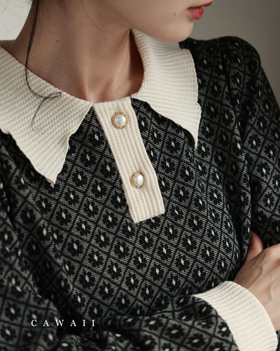 （S~L対応）アンティーク風パールが輝く小花柄プルオーバートップス