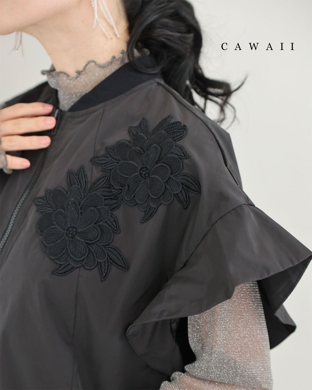乐天商城 - 【再入荷♪5/29 20時】（S~3L対応）（黒）花咲くワッペンのフレア袖ブルゾン