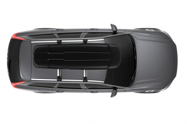 THULE(スーリー) ROOF BOX Force XT Alpine Thuleキャリア製品は世界中のカーメーカーに純正採用されており、世界最高水準の安全性を備えています。 「フォースXT」は抜群の収納力を持ち、様々な用途に対応する多目的型ルーフボックスです。 またキーへのダメージ軽減、スムーズなキーの開閉を可能にする「口ックノブ」を新採用しました。 耐荷重は「モーションXT 」シリーズ 同等の75kgを確保し、力ラーはマットな質感の「ブラツクエアロスキン」の一色展開となります。 ■外形寸法(長さx幅x高さ) 230 x 70 x 42.5 cm ■製品重量 19.4 kg ■容積 420L ■積載重量 75 kg ■積載可能なスキー長 215cm ■積載可能なスキー(セット)数 3〜5 ■積載可能なスノーボードの数 3〜4 ■マウントシステム PowerClick ■ボックスの開閉方式 デュアルサイドオープン ■ウィングバー 対応 ■スクエアバー 対応 ■スライドバー 別売アダプターが必要です(697-6) ■ボックスカバー 別売(698-2) ■スキーベンチ 別売(694-7) ※画像のベースキャリアは別売です。 ※画像はイメージです。実際の商品とは異なる場合がございますので予めご了承下さい。 ※送料は別途申し受けます。 　大型商品の為、お届けする地域によって送料が異なりますので、お問い合わせ下さい。 ※車種、年式、車台No.をお伝えいただければ適合するベースキャリアをお調べいたします。