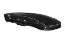 THULE(スーリー) ROOF BOX Vector M ブラックメタリック 機能とスタイリングを兼ね備えたThuleルーフボックスの最高峰 Thuleキャリア製品は世界中のカーメーカーに純正採用されており、世界最高水準の安全性を備えています。 上下リッドがスムーズにつながったエレガントなデザインで内装にはライトとフェルト中敷きを装備。 高剛性のアッパーリッドがスムーズな開閉を実現。 ホワイトの内装色とLEDライトが夜間の積み下ろしをサポートします。 ロックと開閉機構を独立させたスライドロックシステムを採用。 安全確実な取付を実現するパワークリック・クイックマウントシステム リアドア干渉を最低限におさえるフロントフォワードデザイン ■外形寸法(長さx幅x高さ) 212 x 88 x 33 cm ■製品重量 29 kg ■容積 360L ■積載重量 75 kg ■積載可能なスキーボードの数 3〜5 ■積載可能なスノーボードの数 3〜4 ■マウントシステム PowerClick ■ボックスの開閉方式 デュアルサイドオープン ■ロック機構 Slide lock(シリンダー数2) ■ウィングバー/ウイングバーEVO 対応 ■スクエアバー 対応 ■スライドバー 別売アダプターが必要です(697-6) ■ボックスカバー 付属 ※画像のベースキャリアは別売です。 ※画像はイメージです。実際の商品とは異なる場合がございますので予めご了承下さい。 ※カラーはブラックメタリック以外にチタンマットもございます。 ※送料は別途申し受けます。 　大型商品の為、お届けする地域によって送料が異なりますので、お問い合わせ下さい。 ※車種、年式、車台No.をお伝えいただければ適合するベースキャリアをお調べいたします。