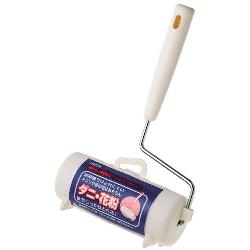 ■掃除機ではとれにくいホコリや髪の毛はもちろんダニ・花粉までしっかりとれる。J5HSTWサイズ：幅18.5×奥行6.5×高さ29cm(収納カバー含む)重量：0.34kg(粘着クリーナー1個含む)材質：収納カバー/ポリプロピレン・粘着加工紙・クロムメッキ他※注意：他社共通サイズ：幅16cm　90回巻き(紙芯内径3.8cm)のものなら使用可※粘着テープ1個のみ付属。ホコリや髪の毛はもちろんダニ・花粉までしっかりとれる。