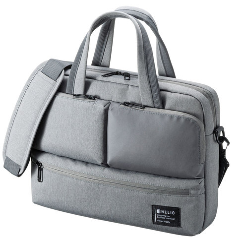 BAGCA11GYカラー：グレーサイズ：外寸：W360×D80×H275mmパソコン収納部内寸：W340×D35×H250mm前ポケット1内寸：W160×D15×H110mm前ポケット2内寸：W290×D20×H110mm重量：約400g材質：表装 ポリエステル(撥水加工)付属品：ショルダーベルト3つのフロントポケットが特徴の軽量カジュアルPCバッグ。