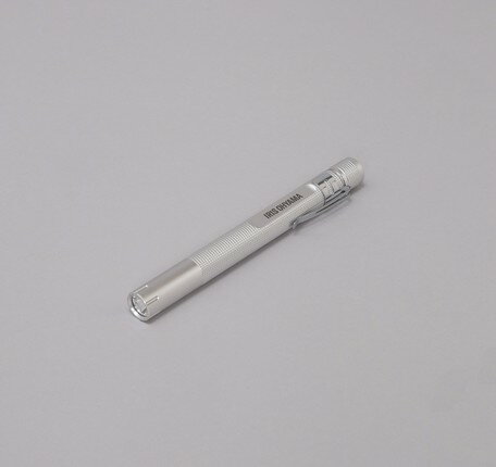 ■商品説明照射距離が長いため、点検・警備などに便利です。ハンディライトには使用頻度が高く、いざというときに手に入りやすい単3形電池(別売）を使用しています。&nbsp;●明るさLWK-16P：16lmLWK-100P：100lm●照射距離LWK-16P：18mLWK-100P：50m●点灯時間LWK-16P：5時間LWK-100P：5時間●使用電池LWK-16P：単四乾電池1本LWK-100P：単四乾電池2本◆工具・資材 備考：モニターによって色が異なって見える場合がございます。予めご了承くださいませ。