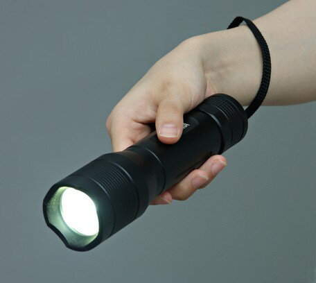 アイリスオーヤマ LEDハンディライト 明るさ1300lm LWK−1300Z 【返品・キャンセル不可】 567622 アイリスオーヤマ LEDハンディライト 明るさ1300lm LWK−1300Z 【返品・キャンセル不可】 567622