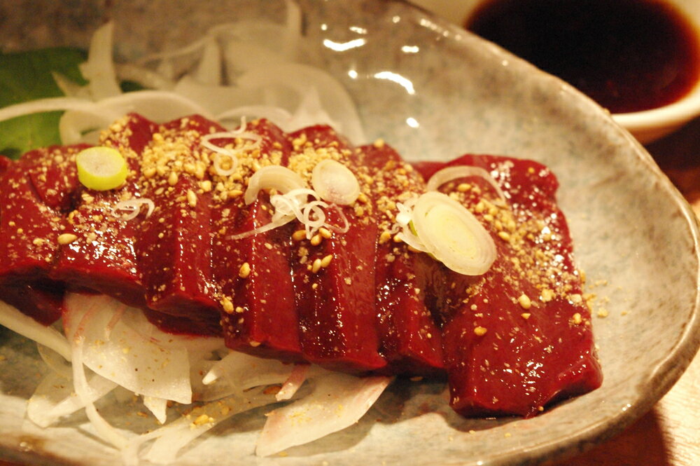 馬ハツ刺し200g 新鮮馬刺し 赤身心臓 小分けパック 塊肉 馬レバー 業務用 晩酌 おつまみ 小分け 馬刺し ギフトグルメ お肉 ギフト 誕生日 プレゼント お中元 プレゼント 希少ハツ刺し 国産に勝るとも劣らない　牛ハツ馬ハツ