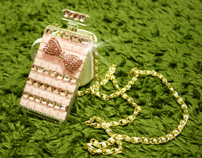 【特価】iphone 5 5s スマホ　ケータイ　カバー デコ デイジー　ハード　ケース　可愛い　オシャレ キスマーク　ストーン　真珠　香水　ボトル