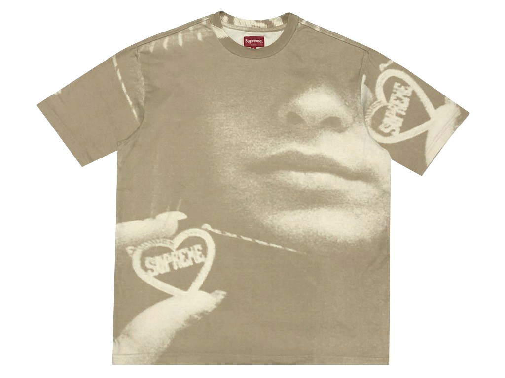 Supreme（ベージュ系）のフリマアイテム一覧