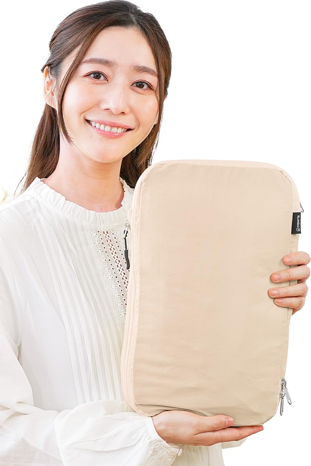 ・サイズ:約36cm×約23cm×約4cm~13cm ・素材:ポリエステル ・ファスナー:YKK製ダブルファスナー ・機能:圧縮機能(スペースを約50%節約)