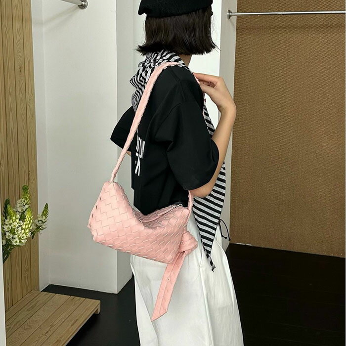 樂天商城 - ショルダーバッグ レディース 本革 編みバッグ 小さめ 牛革 横型 編み込み ミニショルダーバッグ イントレチャート 肩掛けバッグ ミニバッグ 肩掛け 斜め掛け バッグ ボックス型 かばん レザー カジュアル 柔らかい コンパクト 小さめ 大人 可愛い ブラック 送料無料