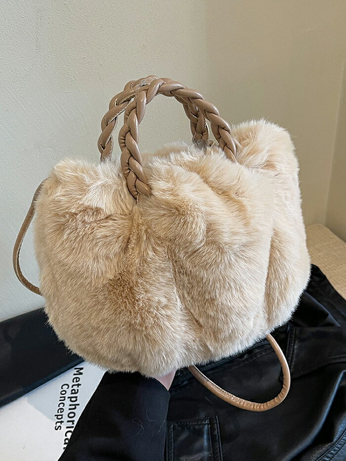 樂天商城 - 【在庫一掃セール 2,480円→2,080円】ショルダーバッグ ファーバッグ レディース 2way 斜め掛けバッグ もこもこ ふわふわ ハンドバッグ トートバッグ 肩掛け 軽い 可愛い 人気 小さめ 鞄 かばん オシャレ お洒落 冬 送料無料