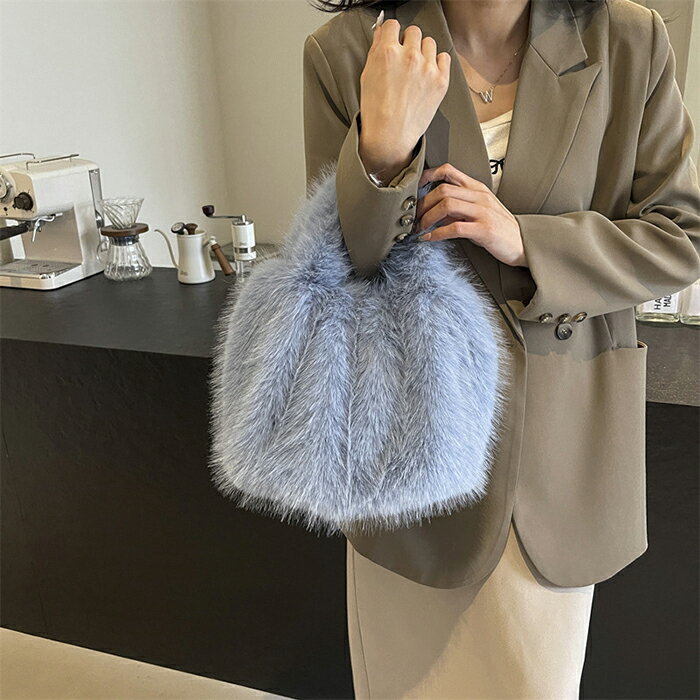 ファーバッグ ふわふわ ファーバッグ レディース ミニバッグ ボリューム感 ハンドバッグ ボア ミニバッグ ボアバッグ 軽い 可愛い モコモコ トートバッグ ふわふわバッグ 大きめ 人気 鞄 かばん オシャレ お洒落 バッグ 秋 冬 送料無料のサムネイル