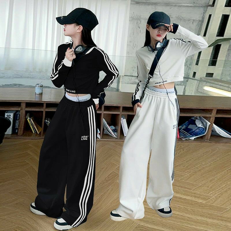 Rakuten - セットアップ ジャージ スウェットセットアップ 子供服 キッズ ダンス衣装 ヒップホップ 長袖 部屋着 ルームウェア カジュアルパンツ 女の子 韓国風 キッズ ファッション 上下セット スポーツ お出かけ ジュニア おしゃれ かわいい 運動着 通学