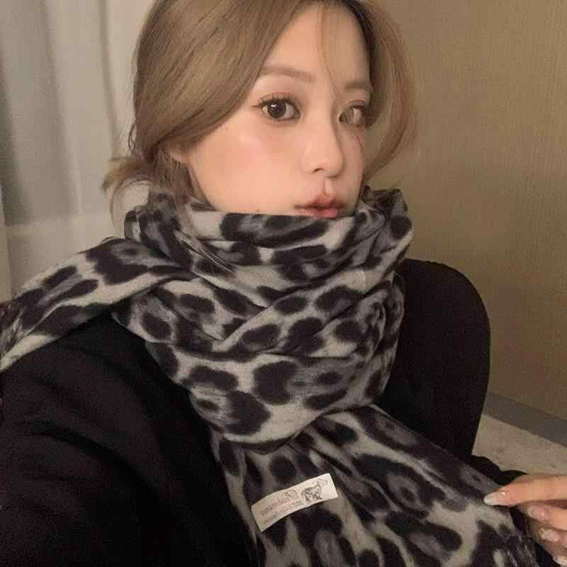 マフラー ストール レディース メンズ 男女兼用 秋冬 冬物 厚手 保温 防寒 暖かい ヒョウ柄 おしゃれ 高級感 韓国風 個性的 インスタ映え カジュアル 人気 ペア使いに最適 しっかり素材で快適装着