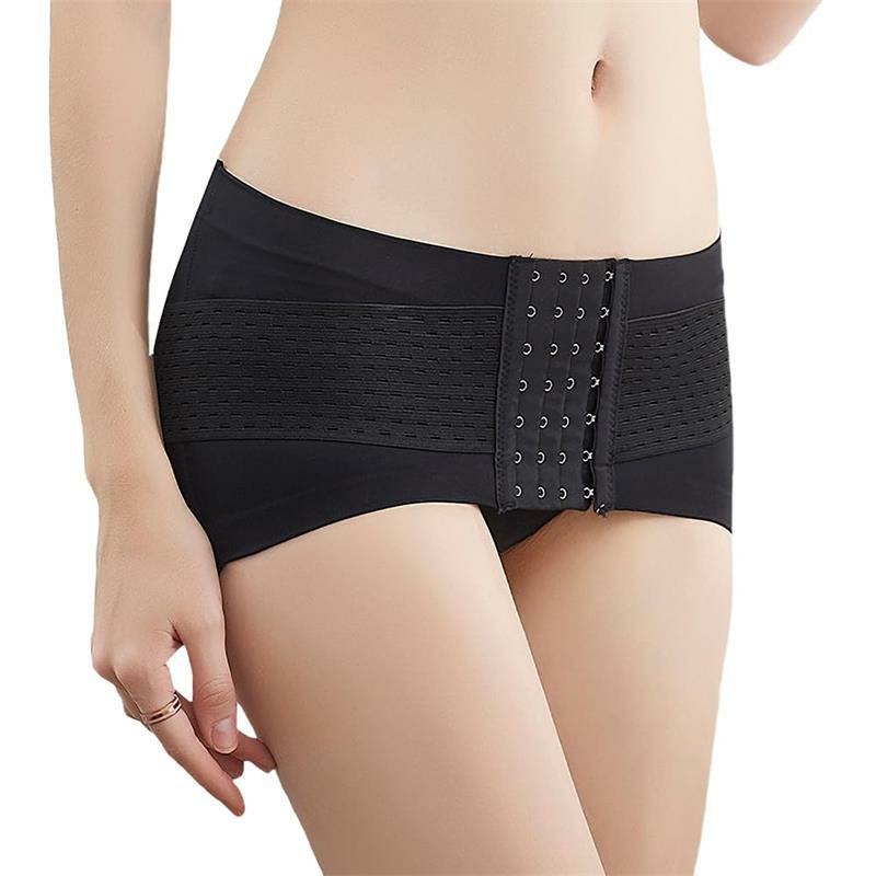 メーカー希望小売価格はメーカーカタログに基づいて掲載しています★おやすみ中に骨盤ケアができる画期的なアイテム！ズレにくく、簡単に着脱が可能な設計で、寝ている間にお尻をしっかりと包み込んで骨盤を効果的にケアします。骨格ウェーブタイプや洋梨体型、下半身太りに悩む方、そして産後の骨盤ケアが必要な方に最適です。この製品は、特に大転子を引き締めることにフォーカスしており、睡眠中に自然と骨盤を整えることができます。 ★ズレにくく快適なフィット感！骨盤とお尻を包み込むデザインで、まるでハンモックのように柔らかく、優しく骨盤をホールドします。 ★腰回りとお尻全体をすっぽりと包み込み、着用時に感じるストレスをゼロにすることで、快適な着用感を実現しました。寝返りを打ってもズレにくいので、安心して眠ることができます。 ★お尻をキュッと引き上げ、美しいシルエットを作る！この製品は、お尻を下からすくい上げるような設計がされており、垂れたお尻でもしっかりと持ち上げることで、丸みのあるキュッと引き締まった美しいヒップラインを実現します。時間をかけずに、寝ている間に自然と美しいお尻を手に入れることが可能です。 ★腰回りがすっきり見え、下半身のシェイプアップ効果も期待できる！調整可能なフロントホックが付いており、腰回りをしっかりと包み込みます。苦しくないので、日中でも気軽に着用でき、特別な締め付け感もなく、快適なフィット感が続きます。また、このベルトの着痩せ効果により、どんなコーディネートでも自信を持って着こなせるようになります。