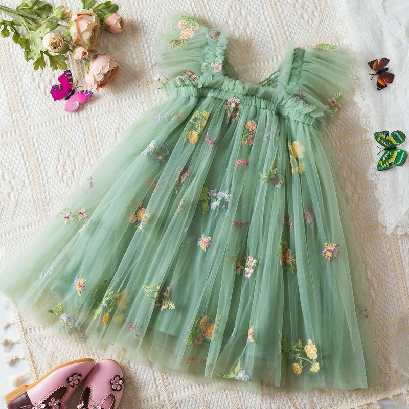 メーカー希望小売価格はメーカーカタログに基づいて掲載しています【可愛い女の子ドレス】ベビー・キッズ向けの超キュートな女の子ドレス。誕生日(ハーフバースデー、1歳の誕生日)や写真撮影、お祝いの外出など様々な場合に大活躍。 【華やかなデザイン】ふんわりとしたフォルムがかわいらしいチュールワンピースは可愛らしい花柄の刺繍が施され、蝶の羽のデザインが目を引き、特別な日にもぴったりです。 【快適な着心地】ベビードレスの外生地は高品質なポリエステル、裏生地は柔らかい綿を作成して、優しい肌当たり、お子様には快適に着ていただけます。 【適用場合】ちょっとしたお出かけはもちろん、結婚式・パーティー・お呼ばれ・誕生日・発表会・記念フォトなど特別な日にふさわしい上品さ・かわいさを演出するチュールドレス。 【豊富なカラーとサイズ】イロチ買い・姉妹お揃いコーデにもおすすめ。