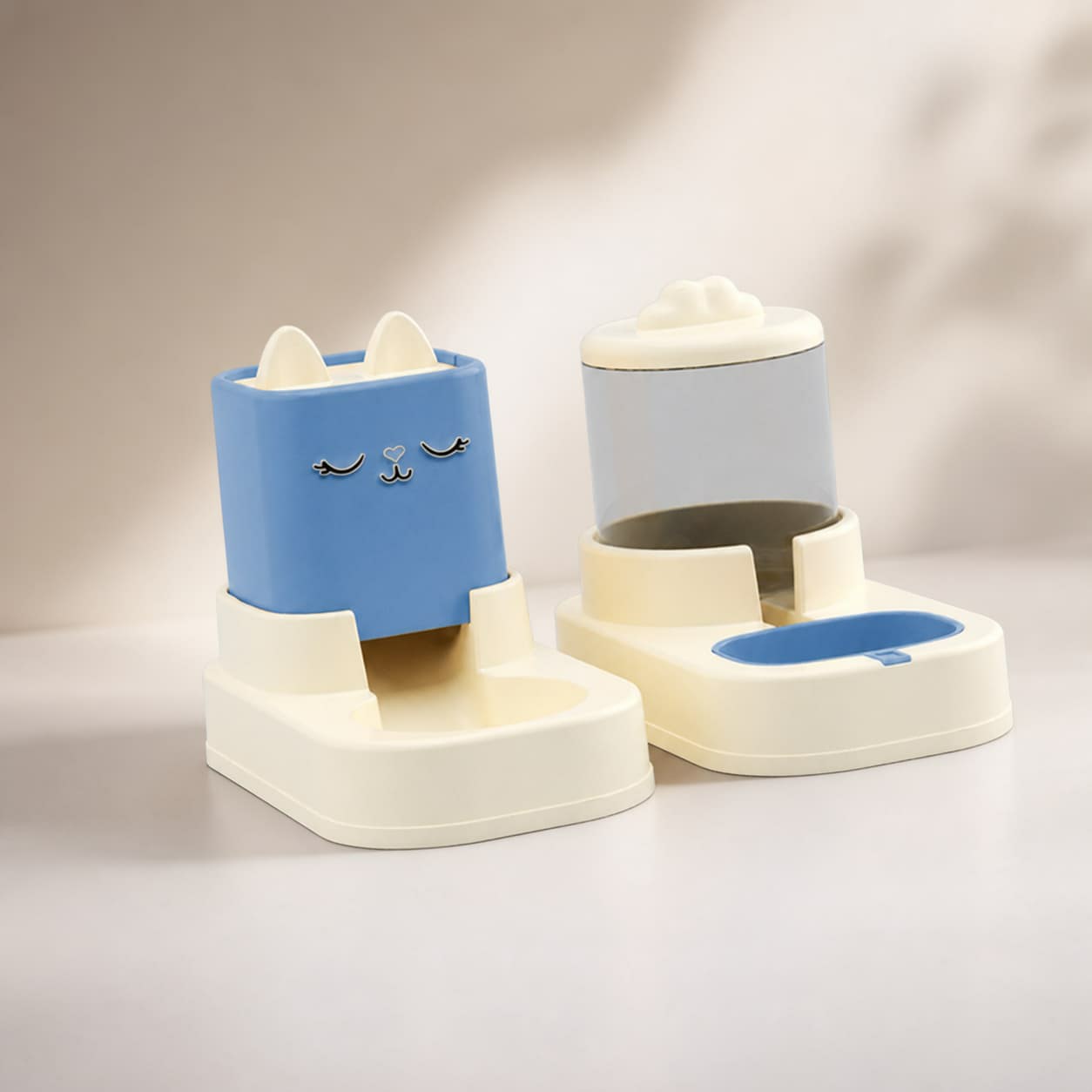 ・ 【自動給水器】1.8L猫用給水器は、皿に自動的に水を補充し、家にいるときでも水を清潔に保ちます。・ 【乾湿分離】自動猫用給水器と猫用給水器が2つ1つになった、仕切り付きの収納が便利で、水と穀物は別々に保管できます。・ 【猫と小型犬に適しています】子犬や猫、小型犬などの小型ペット用の自動ペットフィーダーと給水器・ 【特徴】犬用給水器と給水器、安定したベース、ペットの給餌と飲水が一体化、透明窓・ 【猫用フードボウル】2.2Lペットフードフィーダー、上部が開いていて、フードを簡単に追加でき、量が見やすい透明窓。 不良品についての説明基づいて掲載しています