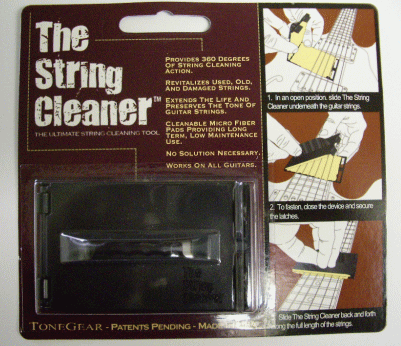 ●The String Cleanerの特徴 1 ギター使用後の弦裏表に付着する汗や汚れを短時間で驚くほどきれいに落とします。 2 他社製の液状の汚れ落としとの併用でさらにクリーニング効果が高まります。 3 汚れが目立つようになった時は中性洗剤で洗い、繰り返し使用が可能です。 ●The String Cleanerを洗う 中性洗剤で表面を優しくなでるようにして汚れを落とします。その後、風通しの良い所で完全に乾かします。　