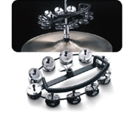 ハイハットスタンドのシャフトにマウントしてジングルサウンドを発揮するモデル。スティックでのプレイもOK。　