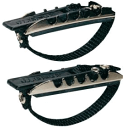 トグルアクション・カポは指板に合わせて選べるカーブドとフラットを用意、きっちりとしたクランプができます。使い易く、ギターを傷つけず、薄い形状でフィンガリングの邪魔をしません。 トグル操作でどんなギターにもフィットします。 ニッケルメッキ 下記2種類よりお選びください 【11C】カーブド用 【11F】フラット用　