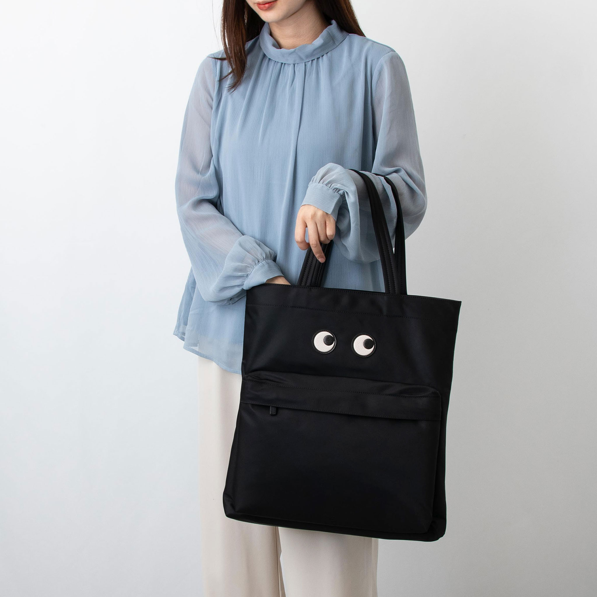 アニヤハインドマーチ ANYA HINDMARCH バッグ トートバッグ EYES TOTE  レディース 5050925193580 ECONYL REGENERATED NYLON