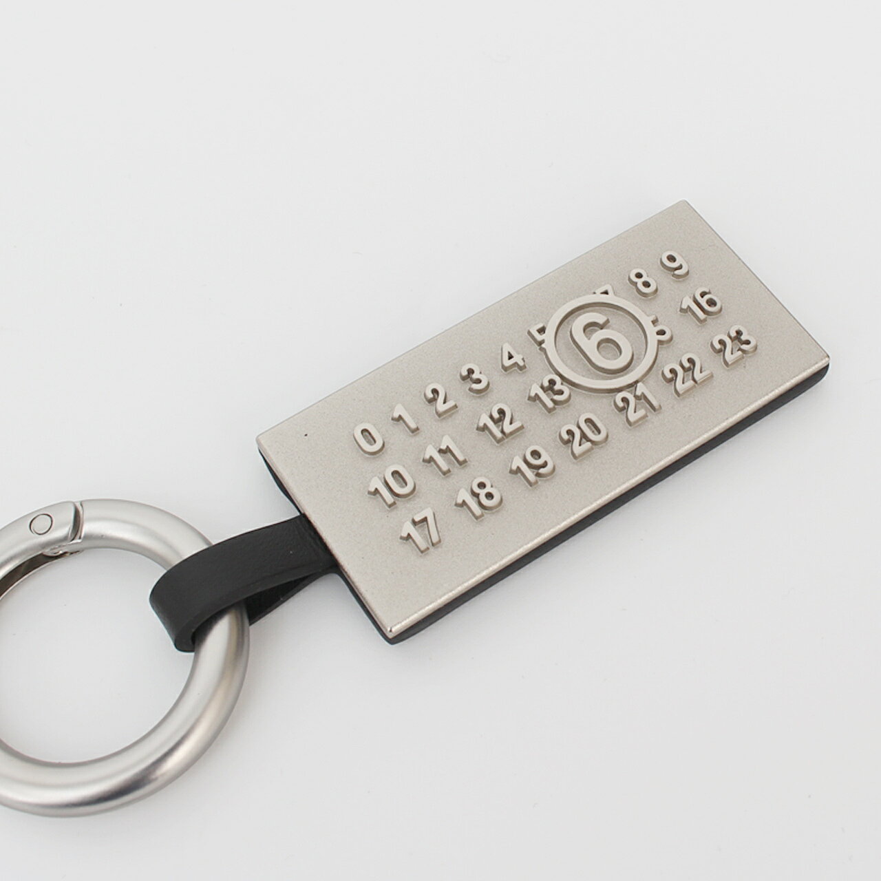 Rakuten - 【ポイント3倍】エムエム6 メゾンマルジェラ MM6 MAISON MARGIELA キーリング NUMERIC TAG KEYRING [ニューメリック タグ キーリング] レディース メンズ SA5UA0005 P8885