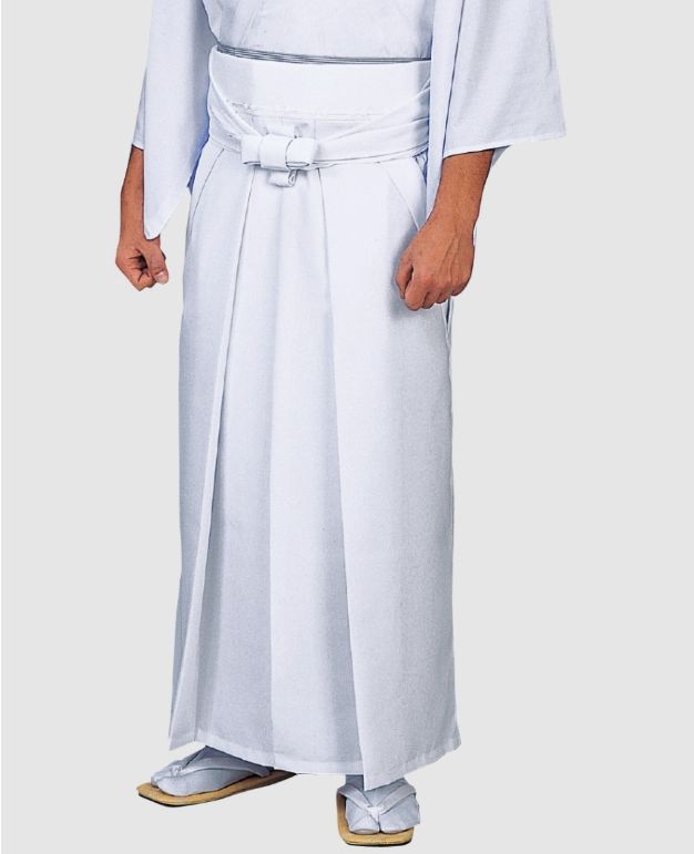 神職用袴 S/M/L・白無地、白衣は「浄衣（じょうえ）」とも呼ばれ、神職が祭祀や奉仕の際に着る最も基本的な衣服です。角マチ型