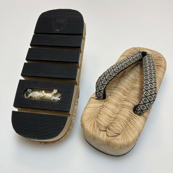 五ッ割下駄・印伝調鼻緒「菊菱」・黒・阿波の桐下駄・粋創楽舞オリジナル下駄 М・L・LL お好みのサイズでお作り致します。洒落た大人の履物です。和装だけでなく普段着のカジュアルにもお使いください。ご注文サイズに制作してお届けします。