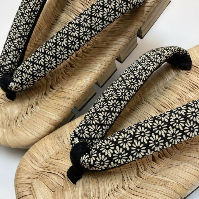 五ッ割下駄・印伝調鼻緒「菊菱」・黒・阿波の桐下駄・粋創楽舞オリジナル下駄 М・L・LL お好みのサイズでお作り致します。洒落た大人の履物です。和装だけでなく普段着のカジュアルにもお使いください。ご注文サイズに制作してお届けします。