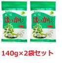 商品情報 商品の説明 商品の説明 これまでの「ハッカ豆」から大豆を「中粒」から「大粒」の北海道産大豆に変更し、より大豆の風味が増しました。パッケージもお客様からのご要望が多かったファスナー付きになっております。 大豆の風味が増した新しい「はっか豆」、是非ご賞味下さい。 本製品に含まれるアレルゲン「大豆」「小麦」 栄養成分表示（100gあたり）エネルギー：421kcal、たんぱく質：13.7g、脂質：7.0g、炭水化物：75.9g、食塩相当量：0g 原材料・成分 大豆(北海道産、遺伝子組換えでない)、ビート糖(北海道産)、小麦粉(北海道産)、粉糖 ／ハッカ香料 主な仕様 内容量：140g x 2袋セット 大粒の北海道産大豆にハッカ味のコンペイ糖をコーティングした昔ながらの「はっか豆」です。 カリッカリッとした食感で清涼感のあるハッカ味と香ばしい大豆の甘さがバランスよくお口に広がります！ ハッカの清涼感が病みつき間違いなし！ハッカ好きな方にオススメです。 1968年全国菓子博大臣賞受賞、1973年全国菓子博総裁賞受