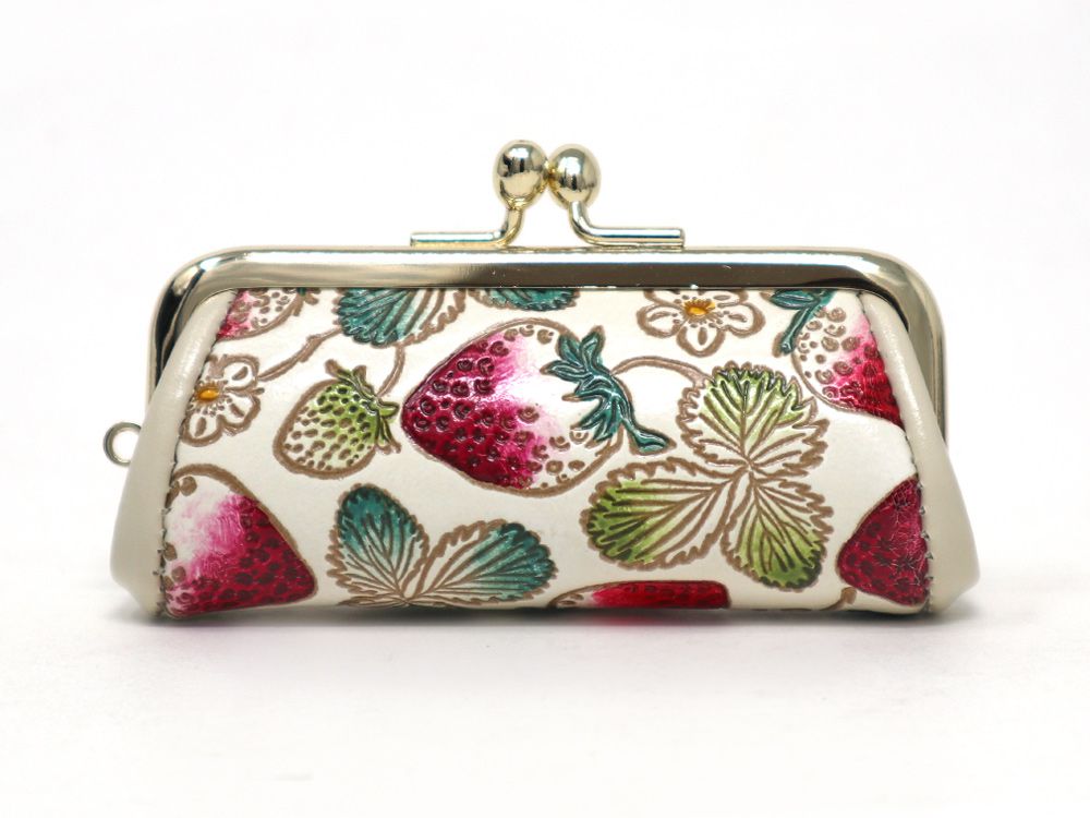 【可愛い皮革伝統工芸 文庫屋「大関」】いちご 印鑑入れ