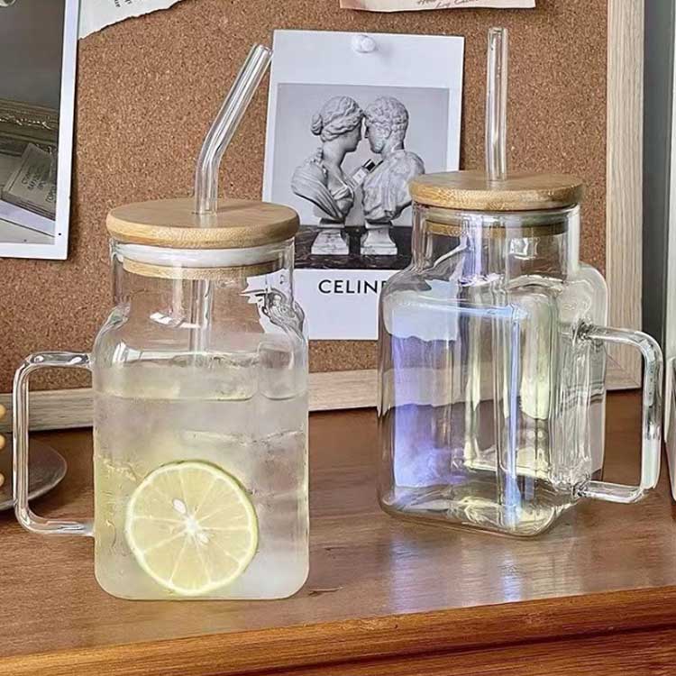 グラス 耐熱ガラス コーヒー フタ付き 取っ手付き カップ 2個セット ストロー付き 620ML コップ タンブラー ガラスカップ 竹蓋 ガラスジャー ドリンク スクエア レモネード フルーツティー 炭酸水 2個セット 広口