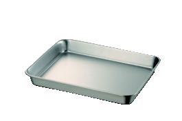 商品名 18-8ツヤ消し浅型角バット 8枚取 　 サイズ：本体 W407mm×D293mm×H41mm 材質： 18-8ステンレス ●表面をツヤ消し加工にした、廉価タイプの角バットです。 ●同サイズでのスタッキングができ、収納に便利。 ●別売の各種バットや網などの組み合わせで、使用用途が多彩に広がります。