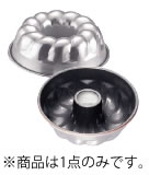 【内径寸法】Φ180mm×高さ60mm 【材質】アルミ合金・内面ナノコーティング ●内面に高機能フッ素樹脂加工の「ナノ・コーティング」を施してあるので、糖分が多いケーキでも焦げ付きにくく離型性も抜群です。 ■ナノ・コーティング製品ご使用上の注意 ●従来のフッ素樹脂加工製品と同様にお取り扱いください。 ●塗装面は金属ヘラなどで擦ったり、引っ掻いたりしないでください。 ●使用後はお湯または水で洗浄し、その後乾かしてください。 店舗用識別コード：TKG-77-1010-0301 TKG-78-1042-0301