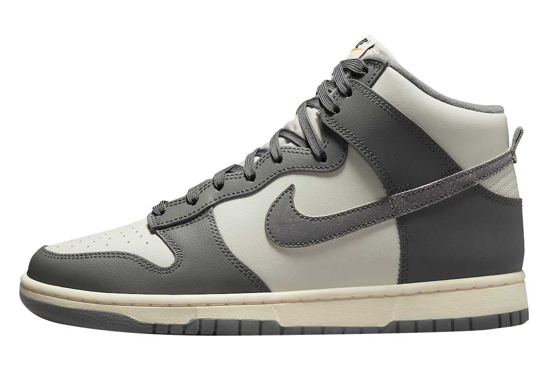 Nike Dunk High Retro SE VNTG Light Bone and Tumbled Grey ナイキ ダンク ハイ レトロ SE ヴィンテージ ライトボーンアンド タンブルドグレー【中古】新古品