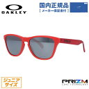 ブランドOAKLEY（オークリー）品目サングラス型番FROGSKINS XS フロッグスキン XSOJ9006-0853 53サイズOJ9006-08フィッティングレギュラーフィットシェイプウェリントンカラーフレーム：Matte Red（マット レッド）（艶なし）レンズ：Prizm Black Iridium（プリズム ブラック イリジウム）素材フレーム：O Matterレンズ：Plutonite（高純度ポリカーボネイト）可視光線透過率13％紫外線カット率99％以上サイズ［A］レンズ幅：53mm［B］レンズ縦：40mm［C］ブリッジ幅：16mm［D］フレーム幅：137mm［E］テンプル長：133mm仕様・機能レンズカーブ：4カーブ重量：約21g（レンズを含む）付属品純正レンズクロスポーチメーカー保証書備考-こちらは日本正規代理店、ルックスオティカジャパン（旧ミラリジャパン）の国内正規品です当店は、ルックスオティカジャパン（旧ミラリジャパン）株式会社より正式小売店として認可されております。商品には、正規品であることを証明する「メーカー保証書」と「説明書」が付属します。