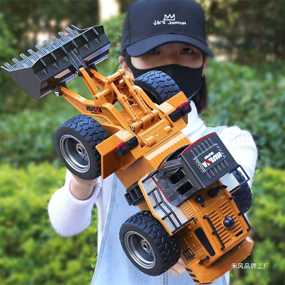 OPTInity 楽天市場店の2.4G合金 37*15*14cm 重機ラジコン 合金製 ブルドーザー 建機 1/18 RC ラジコン 複数の音楽 塗装済み おもちゃ 電動 ミニチュア 重機 リアル はたらくくるま 玩具 子供 大人用 本格的 建機 ミニカー 2.4G遠隔制御重機ラジコン 充電式 誕生日 小学生 男の子 女の子 プレゼント｜アングル2
