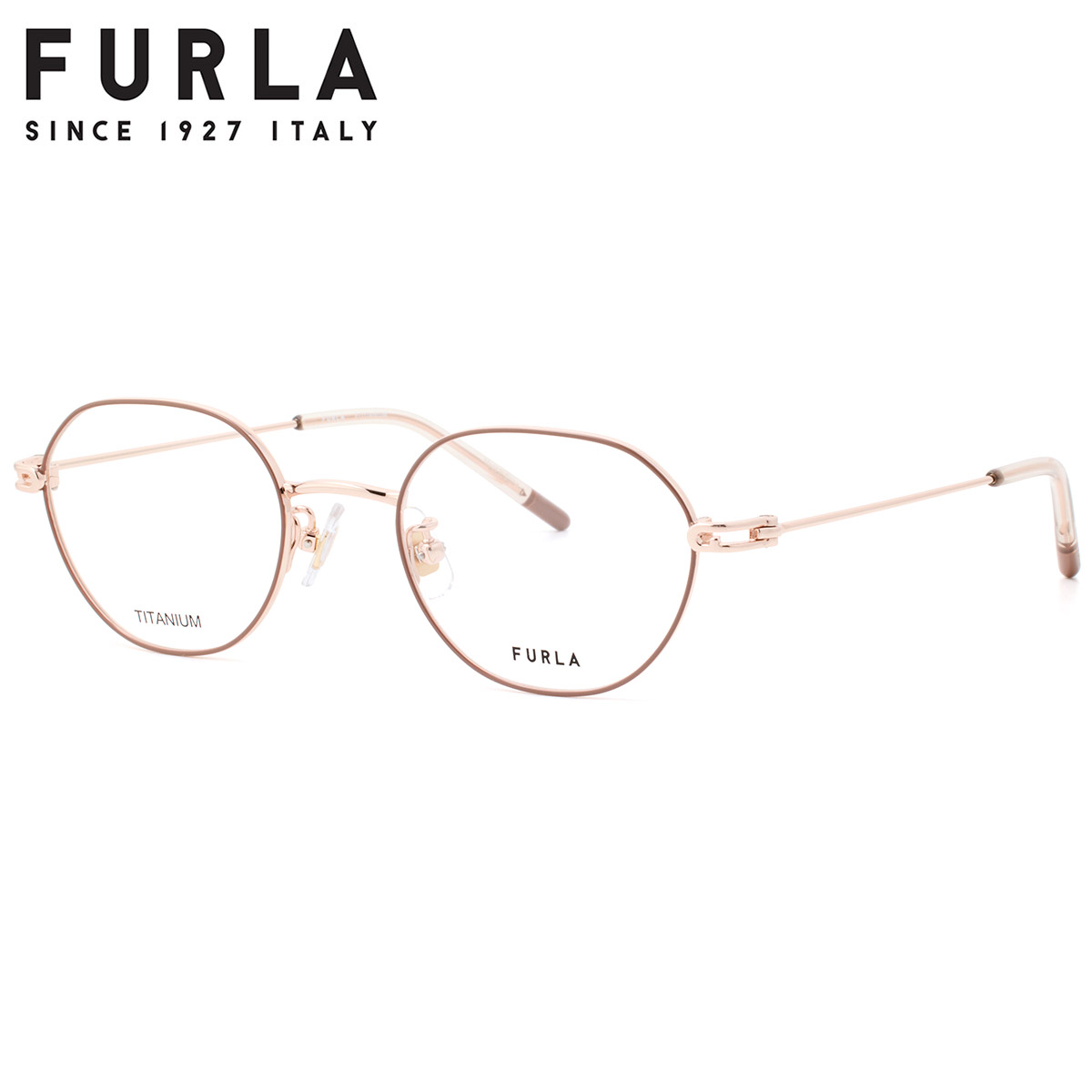 商品基本情報商品カテゴリー：メガネブランド名：FURLA (フルラ)型番：VFUA85J 02AM フレームカラー：オレンジゴールド/ココアブラウン レンズカラー：--紫外線カット率：--可視光線透過率：--鼻パッド：ありレンズシェイプ分類：ボストンフレームタイプ分類：フルリムフレーム材質：チタン レンズ材質：デモレンズおすすめの性別：レディース ----------------------------------------------- おすすめの性別：女性にオススメです。 -----------------------------------------------付属品：専用ケース、レンズクロス、取り扱い説明書 ※付属品の仕様は予告なく変更になる場合がございます。予めご了承くださいませ。状態：新品未使用国内正規品、ローブリッジフィット デモレンズがセットされた状態での使用はできません。ご使用の際は必ずレンズを入れ替えてください。商品サイズ情報【A】レンズのよこ幅：47mm 【B】レンズのたて幅：38mm 【C】ブリッジ幅：20mm 【D】全体のよこ幅：133mm 【E】全体のたて幅：40mm 【F】テンプルの長さ：138mmメーカー公表サイズ：47□20-138電脳眼鏡が厳選したレンズについてご希望のレンズの屈折率やコートの種類等により、「NIKON」「SEIKO」「HOYA」などのメーカーが発売している多くのレンズの中から最適なレンズを厳選しています。例えば、最も販売数の多い1.60非球面レンズの場合、無色レンズでは「Nikon」をおすすめしていますが「HOYA」をご希望でしたら代替可能です。また、UV420カットレンズは、裏面UVカット標準装備等、高性能な「TOKAI」の『ルティーナ』を使用します。VFUA85J 02AM 47なめらかな曲線のクラウンパントが優しくおしゃれな印象のメガネフレーム。全体的にほっそりとした繊細なフォルム、フロント前面にはカラーを施し、テンプルエンドのカラーをフロントのカラーとリンクさせるなどディテールにも隙のない仕上がりです。ヨロイに配置されたアーチロゴ型のパーツはブランドのアイコン的なデザインで、空間の抜きが洗練された印象をあたえつつ、見る人に「FURLA」を感じさせる効果的なアクセントになっています。素材にチタンを採用していますので、耐久性に優れ軽い掛け心地。普段使いにおすすめです。-FURLA（フルラ）-FURLAのアイウェアは、イタリアの職人技と革新的なデザインを融合させ、フェミニンでエレガント、かつコンテンポラリーな女性像を表現しています。アーチロゴなどブランドアイコンをアクセントに、バッグやレザーアイテムとリンクした鮮やかな色や肌なじみの良いニュアンスカラーなど豊富で多彩なカラーバリエーションを得意としています。かけるだけで華やかさと洗練された女性らしさをプラスしてくれるアイウェアとして幅広い年代の女性に支持されています。