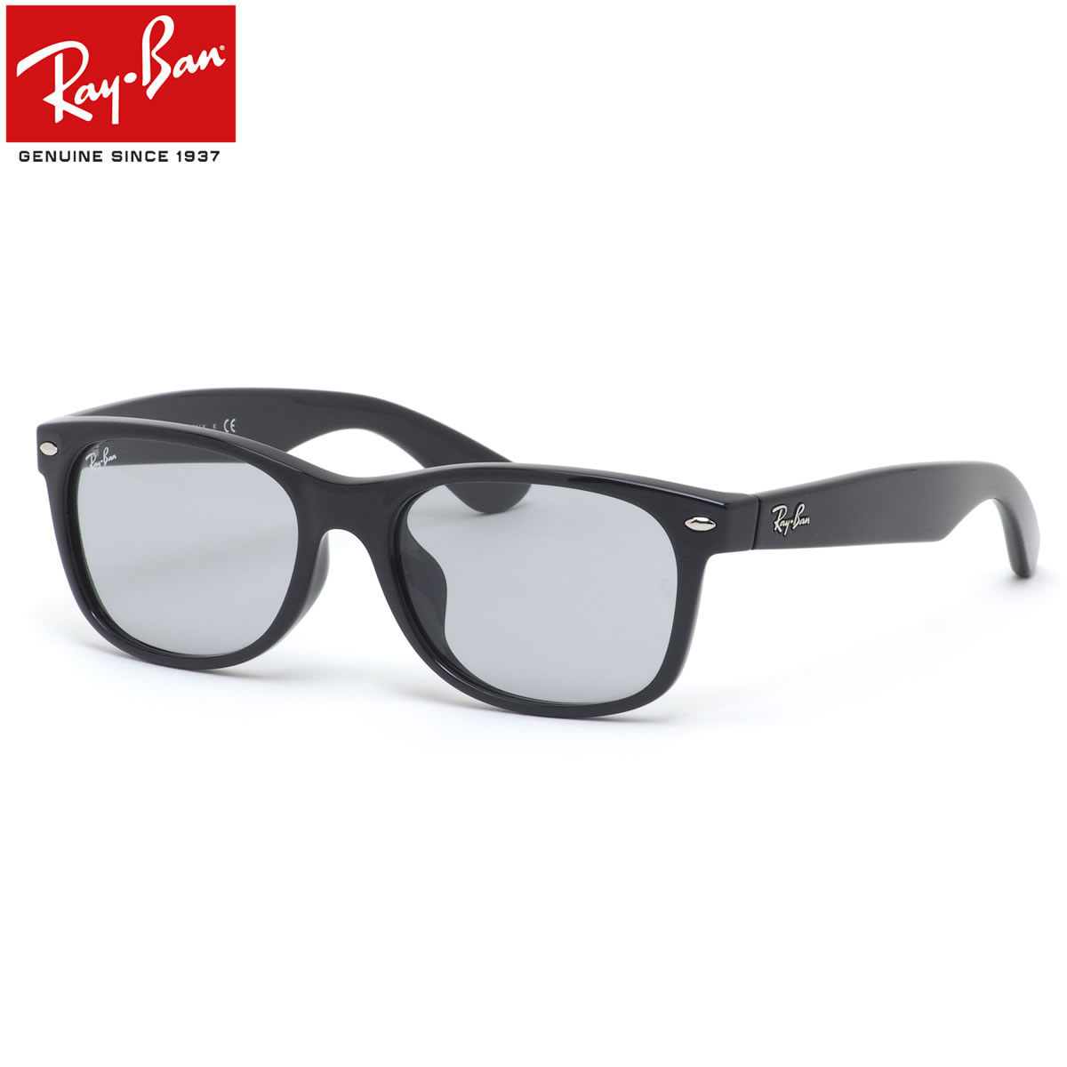 商品基本情報商品カテゴリー：サングラスブランド名：Ray-Ban (レイバン)型番：RB2132F 601/R5フレームカラー：ブラックレンズカラー：ライトグレー紫外線カット率：99%以上可視光線透過率：49%鼻パッド：なしレンズシェイプ分類：スクエアフレームタイプ分類：フルリムフレーム材質：プラスチックレンズ材質：ガラスおすすめの性別：ユニセックス-----------------------------------------------おすすめの性別：男性にもおすすめの性別：女性にもオススメです。-----------------------------------------------付属品：専用ケース、レンズクロス、ルックスオティカジャパンの保証書、取り扱い説明書※付属品の仕様は予告なく変更になる場合がございます。予めご了承くださいませ。状態：新品未使用国内正規品、JPフィット商品サイズ情報【A】レンズのよこ幅：55mm【B】レンズのたて幅：39mm【C】ブリッジ幅：18mm【D】全体のよこ幅：144mm【E】全体のたて幅：44mm【F】テンプルの長さ：145mmメーカー公表サイズ：55□-18-145当店はRay-Ban(レイバン)正規商品販売店です。当店のRay-Ban（レイバン）はイタリア Luxottica（ルックスオティカ）社の日本法人 Luxottica Japan（ルックスオティカ ジャパン）から直接仕入れている商品（正規品）です。また販売元を証明するため当店の販売店印を押印した保証書を付属しております。※メーカーでの修理など、アフターフォローが必要な際には必ず保証書が必要です。レイバンのご購入には安心の正規店である当店をぜひお選びください。&nbsp;RB2132F 601/R5NEW WAYFARER CLASSIC(JPフィット)は、レイバン代名詞でもあるウェイファーラーをいくぶんソフトに仕上げていますので、ユニセックスでお使いいただけるモデルです。日本人の骨格に合いやすいよう設計されたフルフィッティングモデル「RB2132F」は、ノーズパッドに丸みを持たせることでフィット感を向上させ、テンプルにカーブをつけることにより快適な掛け心地を実現しています。「601/R5：ブラック/ライトグレー」はツヤのあるブラックのフレームに“WASHED LENSES”ライトグレーを搭載しています。ライトなグレーは視界の明るさを少し抑えてくれますので、明るさに敏感で室内の照明が眩しく感じる方には丁度良い具合かもしれません。&nbsp;&nbsp;この商品はあす楽翌日配達の対象です※お取り寄せ商品や、レンズの加工・取り付けをともなう場合は、あす楽の対象外となります。また、お取り寄せ、レンズの加工、取り付け後の商品に関しましては、キャンセル・ご変更・ご返品はお受けできませんのでご了承くださいませ。あす楽に関するご注意など、詳しくはこちら北海道・沖縄＆離島も対象メガネ・サングラスはいつでも日本全国送料無料※小物など一部対象外商品がございます。